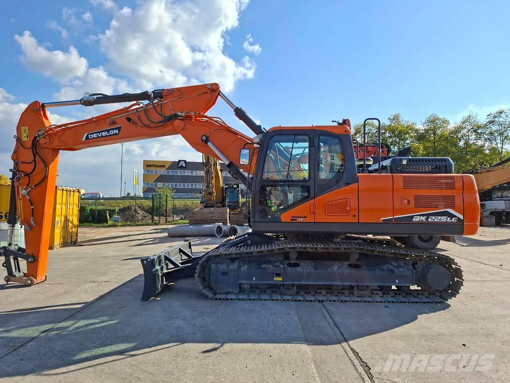 Develon DX225LC-7 Crawler excavators