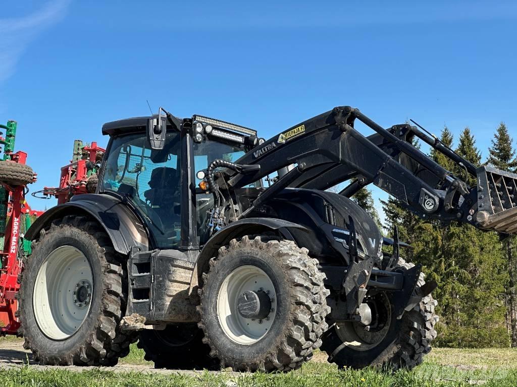 Valtra T 255 Versu Tractors