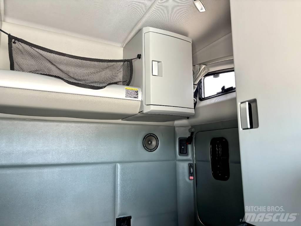 Kenworth T 880 Tractor Units
