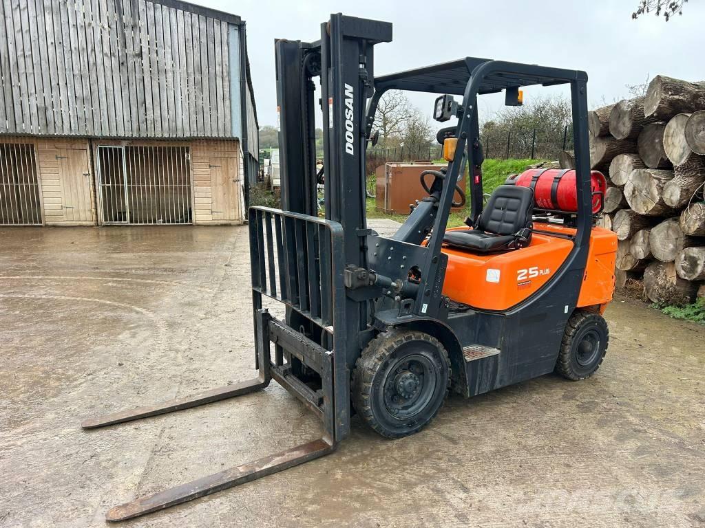 Doosan G 25 GP Plus LPG trucks
