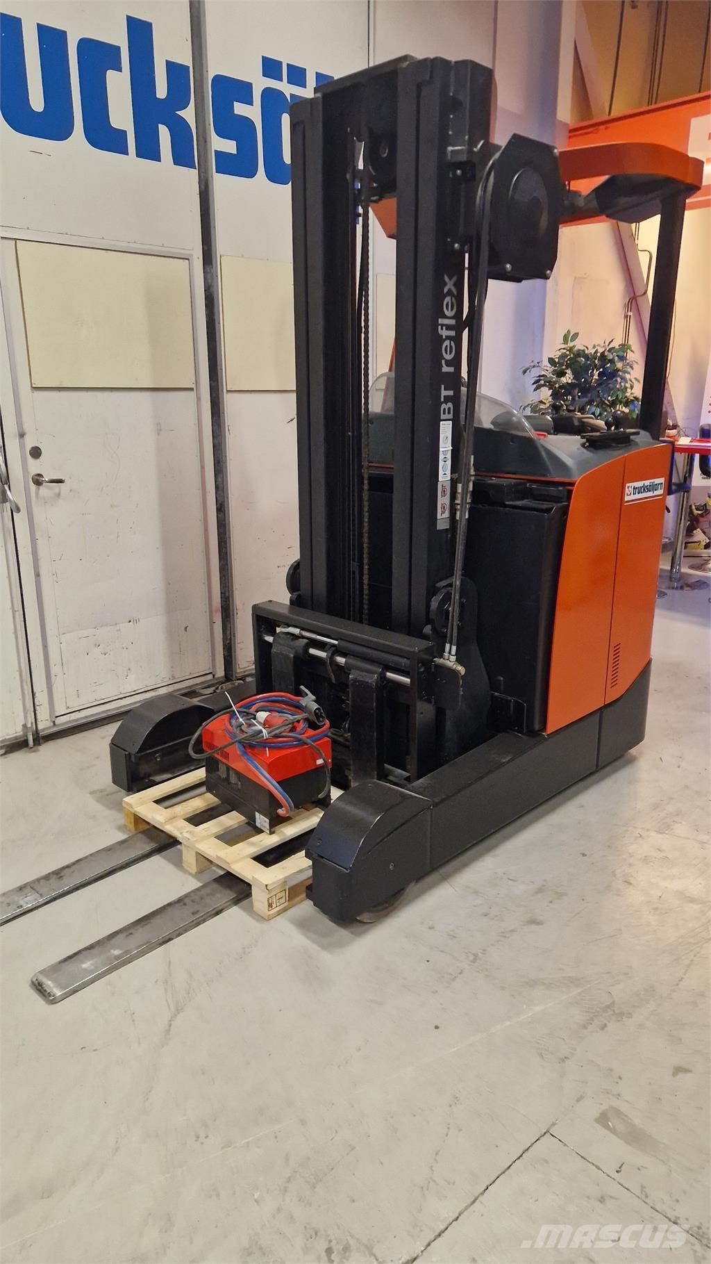 BT RRE200E Reach trucks