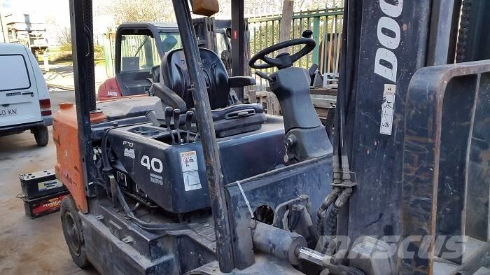 Doosan D40 SC-5 Diesel trucks