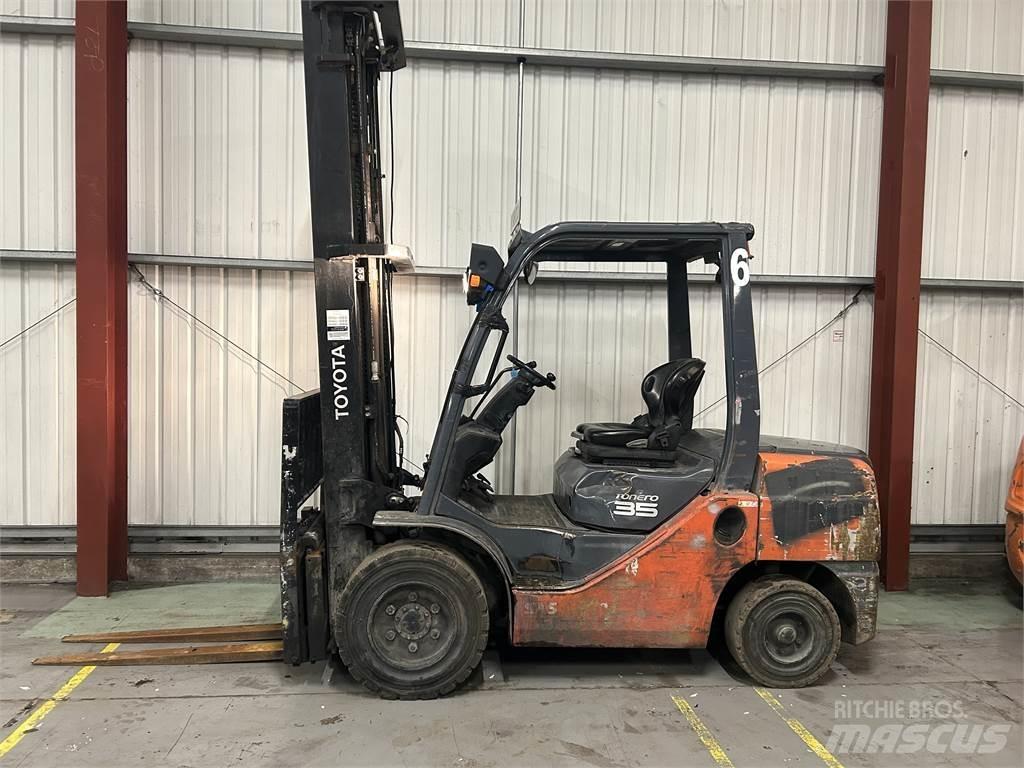 Toyota 02-8FDGF35 Diesel trucks