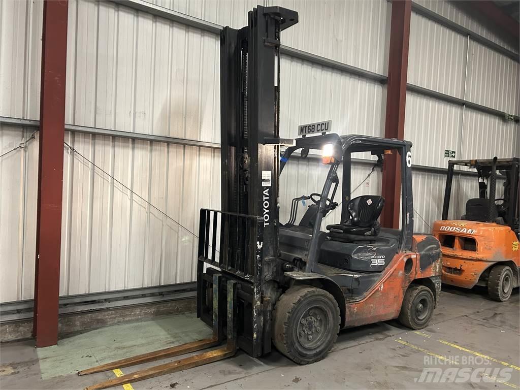 Toyota 02-8FDGF35 Diesel trucks