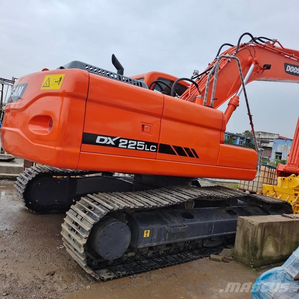 Doosan DX 225 LC Crawler excavators