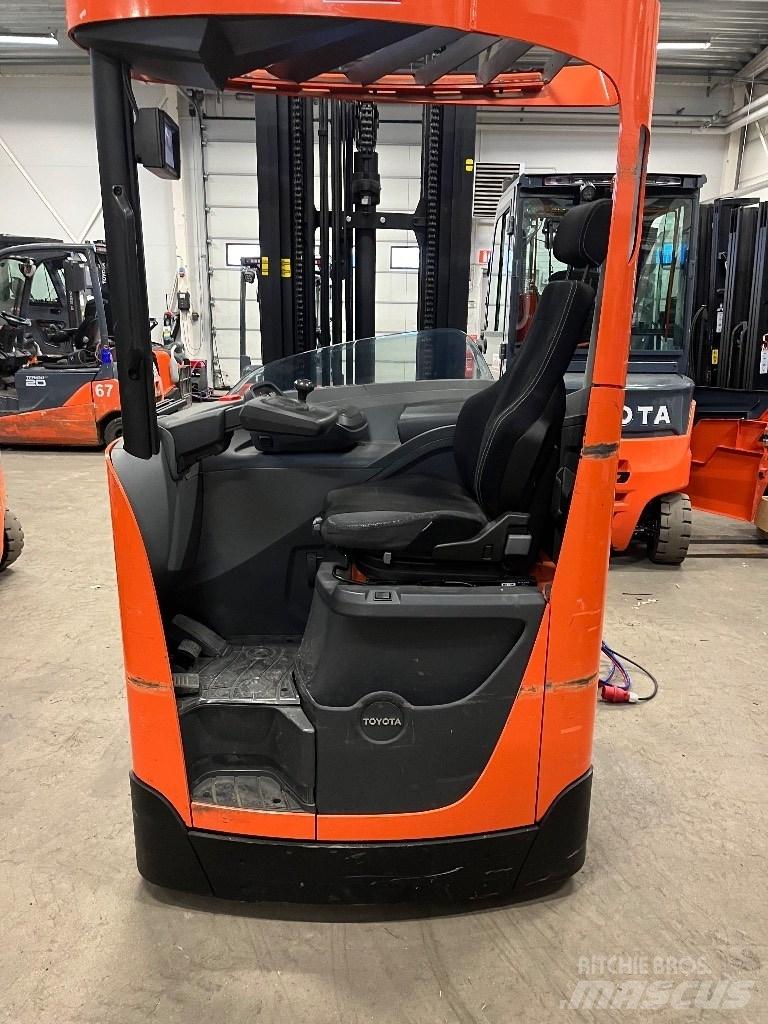 Toyota RRE160H Reach trucks