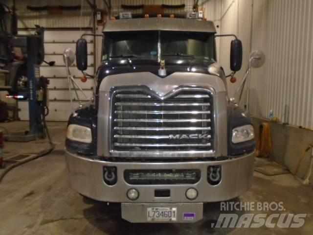 Mack CXU 613 Tractor Units