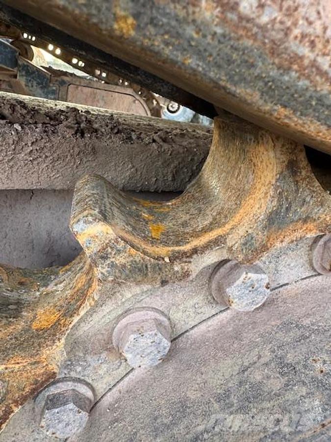 Hitachi ZX650LCH Crawler excavators