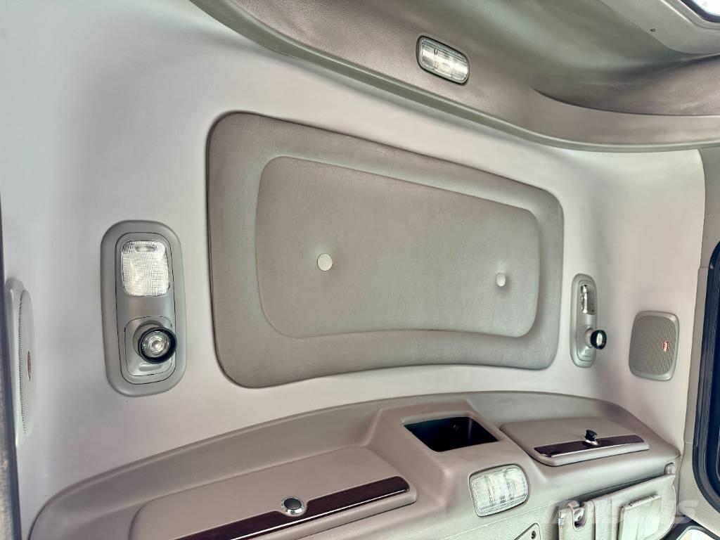 Peterbilt 367 Tractor Units