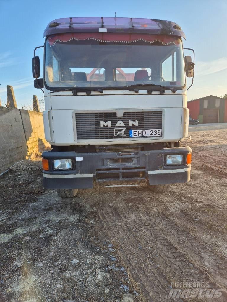 MAN 26.322 Skip loader trucks