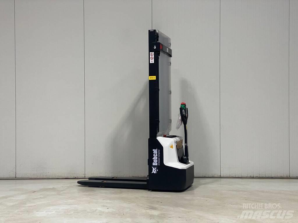 Bobcat LSM12N-7 Pedestrian stacker