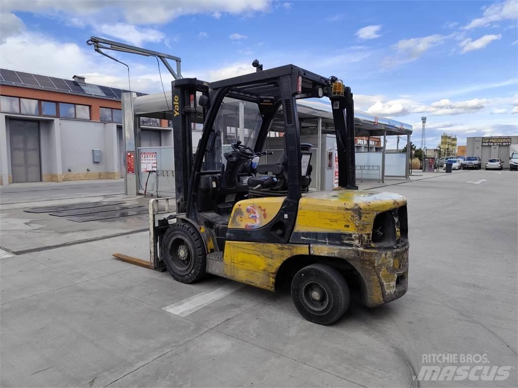 Yale GDP35VX Diesel trucks