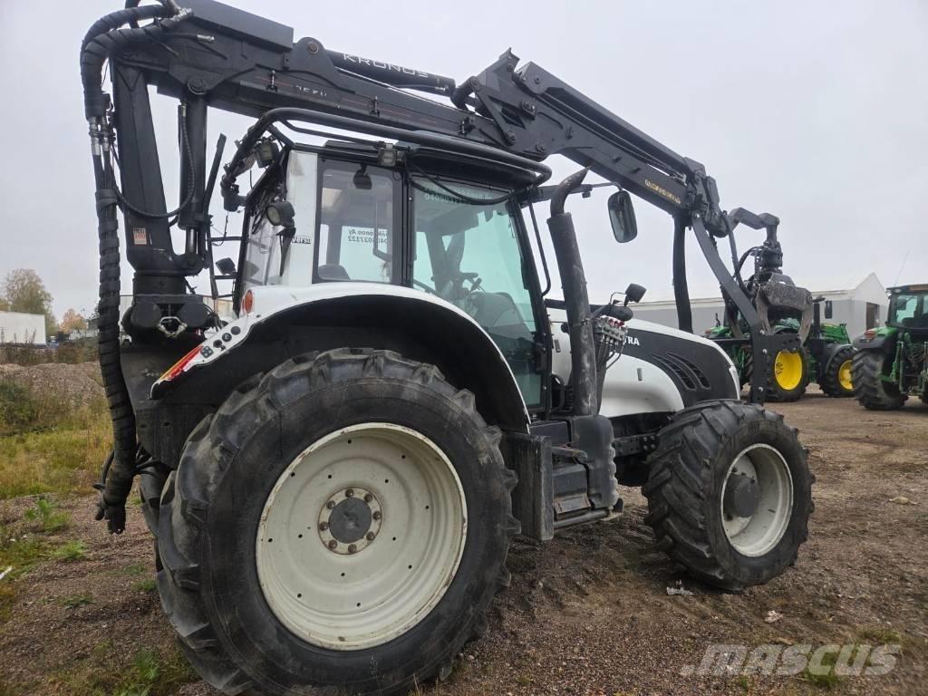 Valtra T 163 Tractors