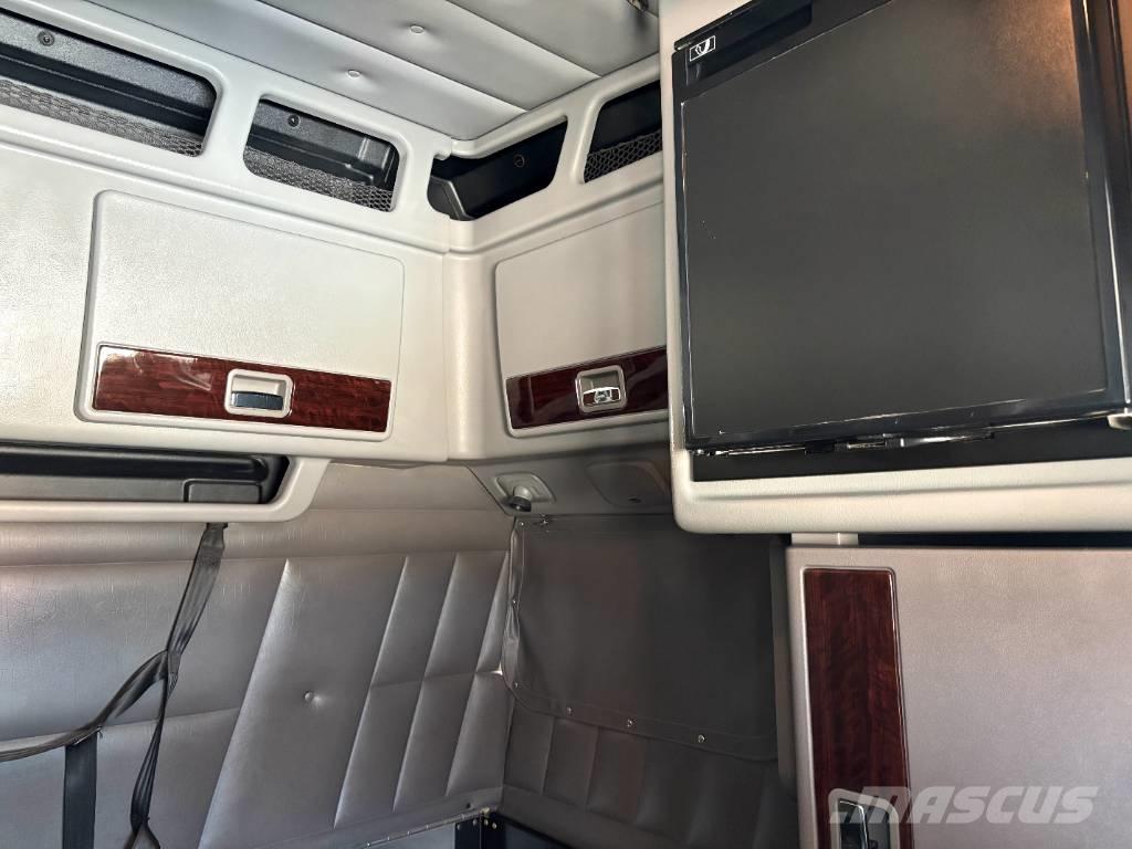 Peterbilt 389 Tractor Units