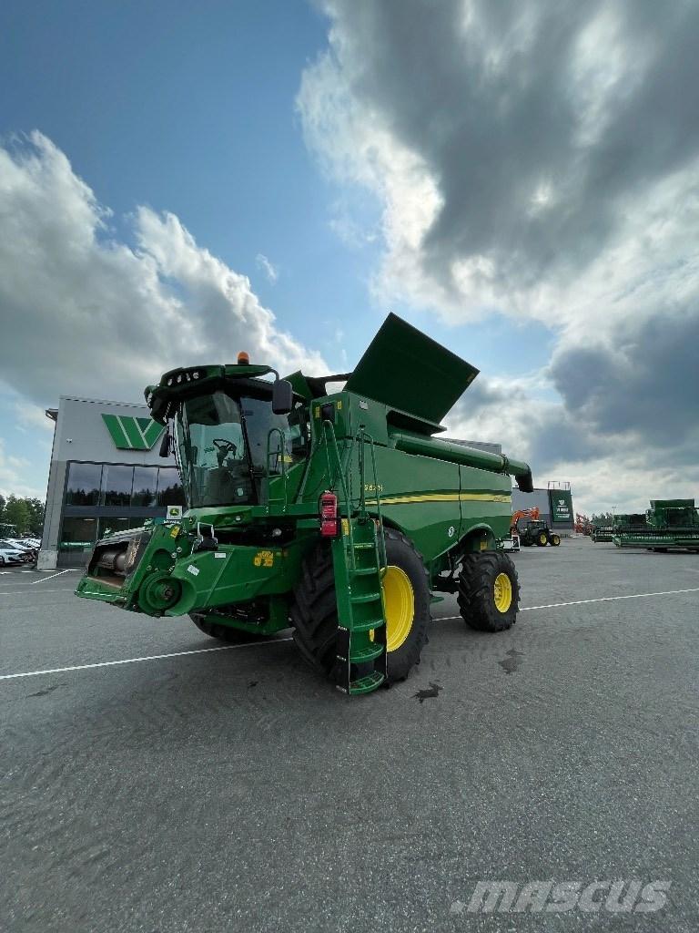 John Deere S670i Combine harvesters