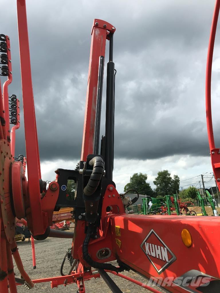 Kuhn GA 8830 Windrowers