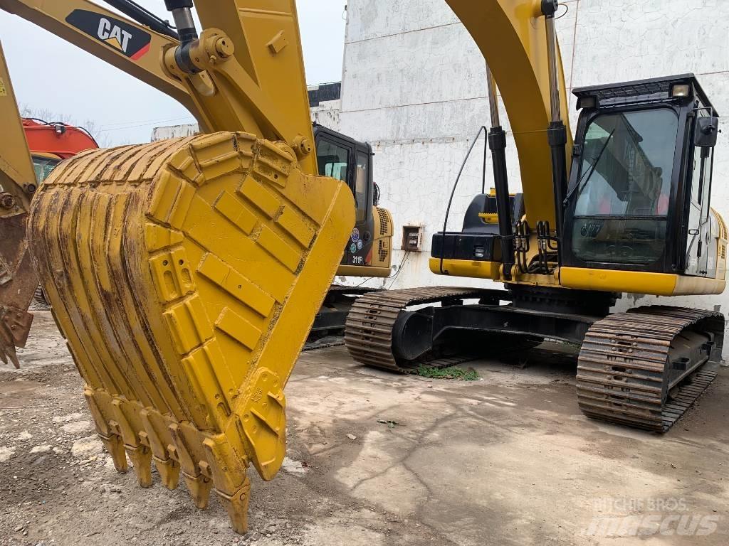 CAT 323 D L Crawler excavators