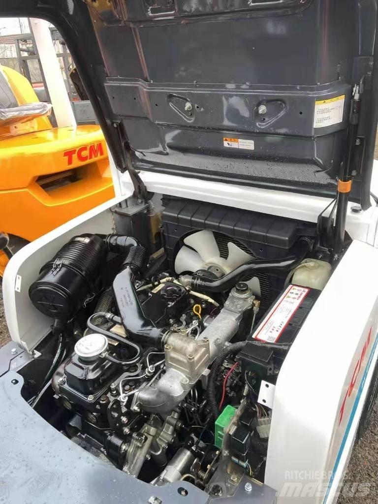 TCM FD30 Diesel trucks