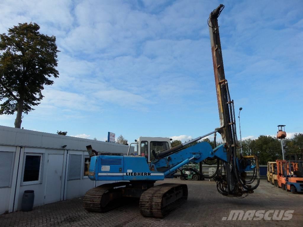 Liebherr R 902 Mobile drill rig trucks