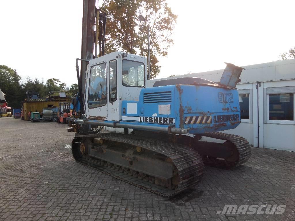 Liebherr R 902 Mobile drill rig trucks