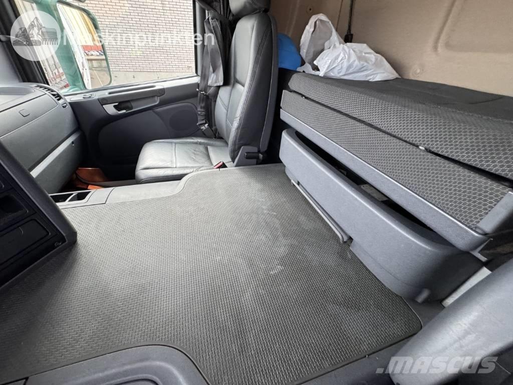 Scania P 320 Box body trucks