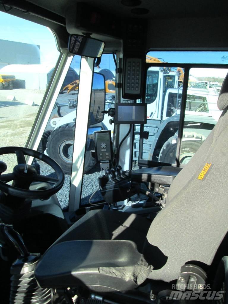 Liebherr L586 XPower Wheel loaders