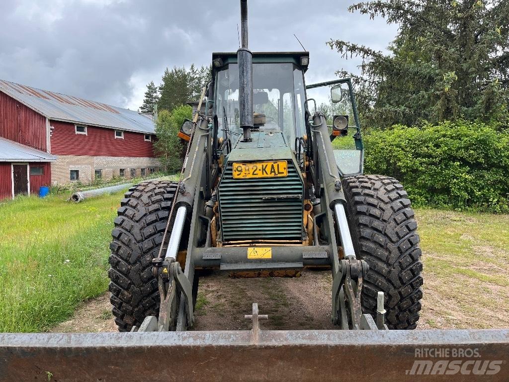 Lännen 740 Backhoe loaders