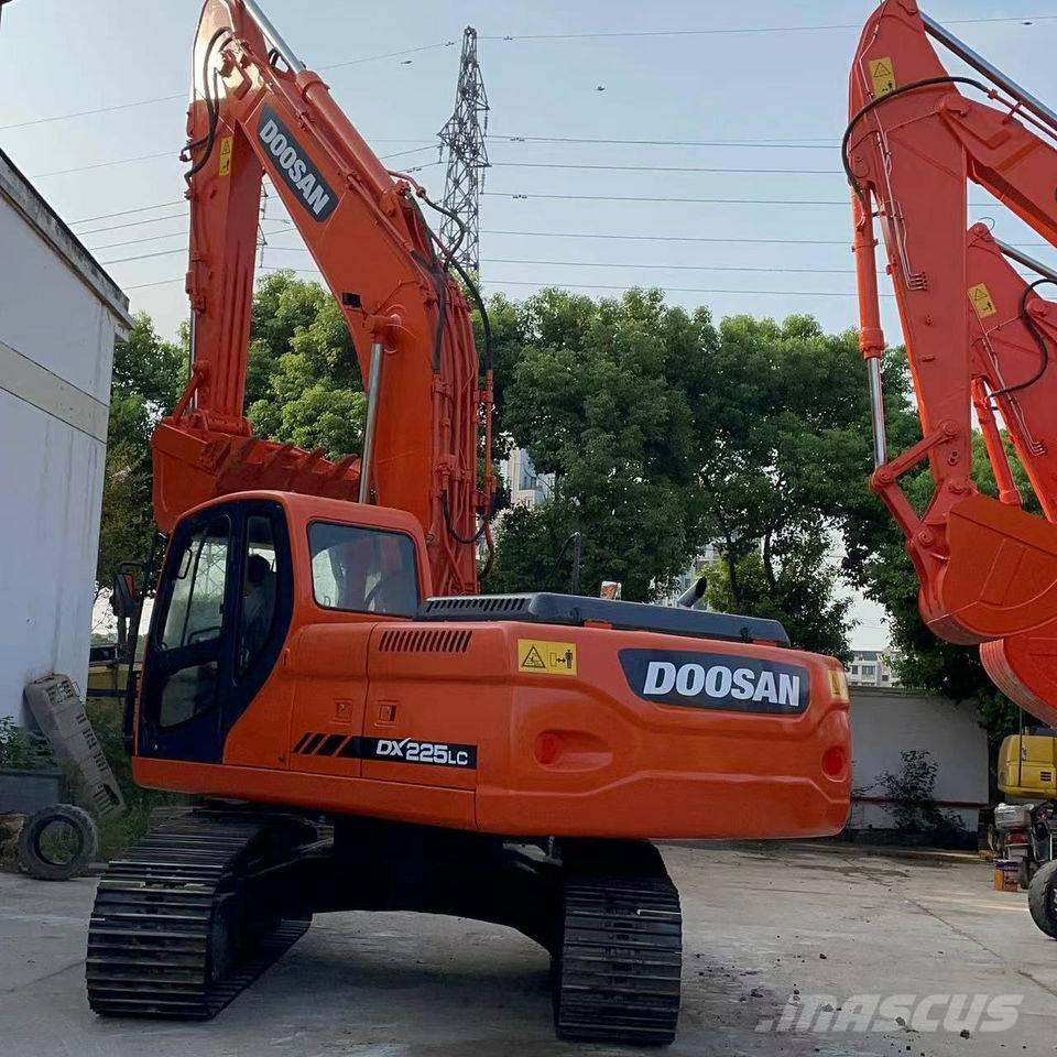 Doosan DX 225 Crawler excavators