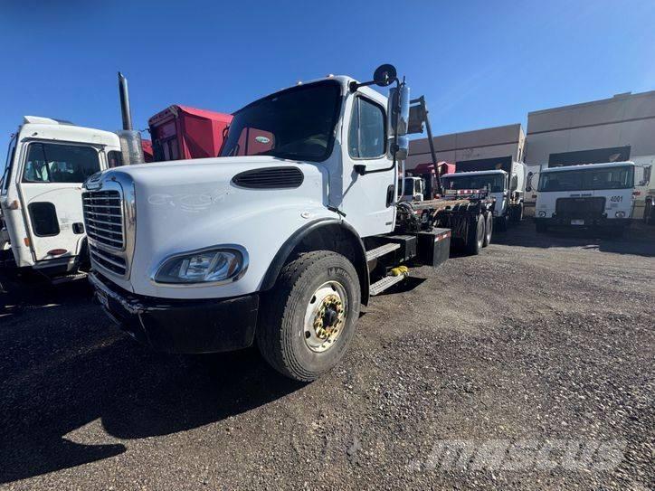 Freightliner M2 Cable lift demountable trucks