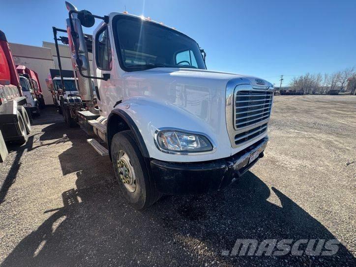 Freightliner M2 Cable lift demountable trucks