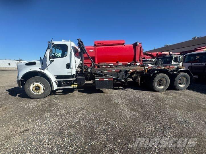 Freightliner M2 Cable lift demountable trucks