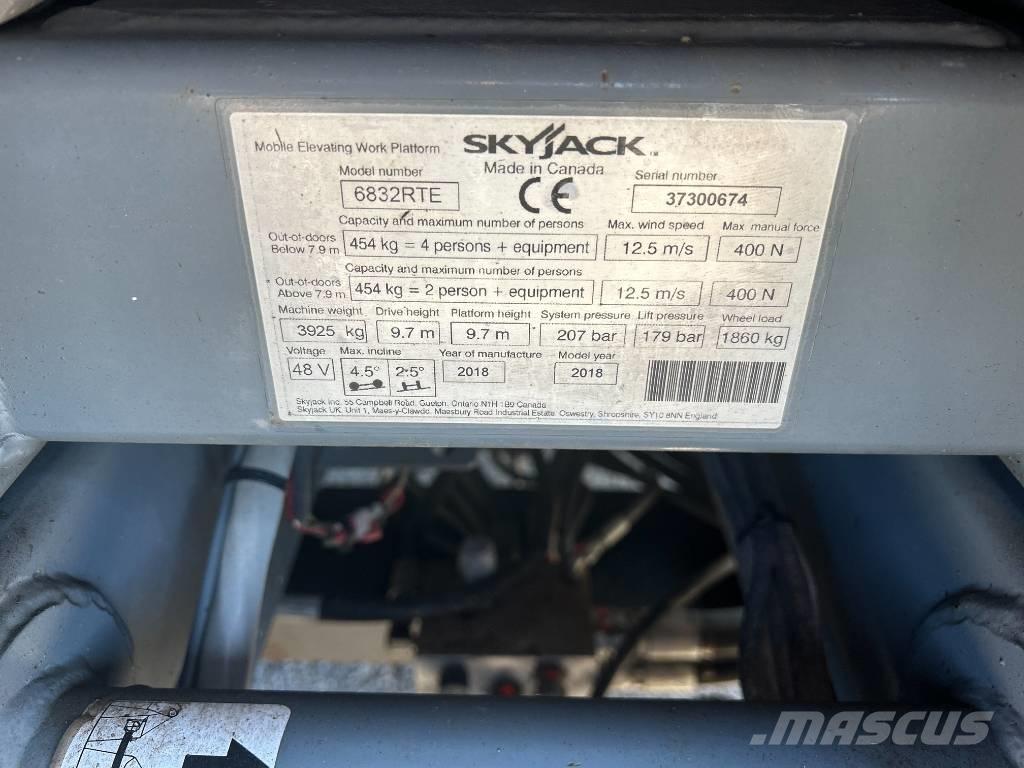 SkyJack SJ 6832 RTE Scissor lifts