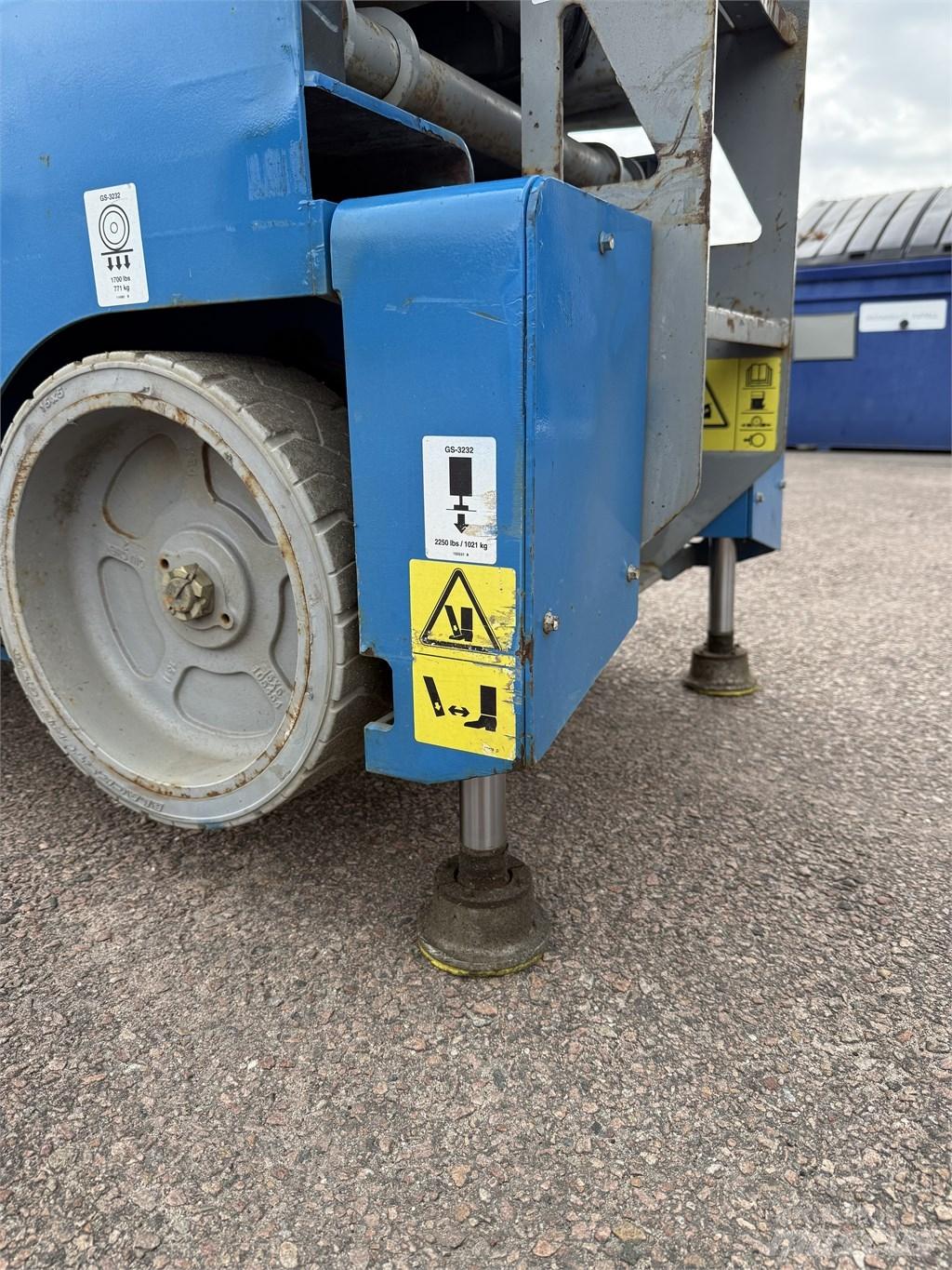 Genie GS3232 Scissor lifts