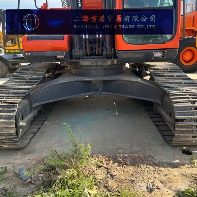 Doosan DX 300 Crawler excavators