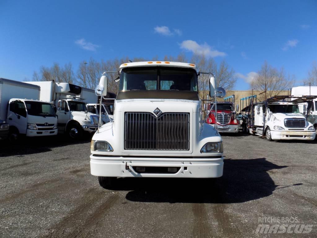 International 9200 i Tractor Units
