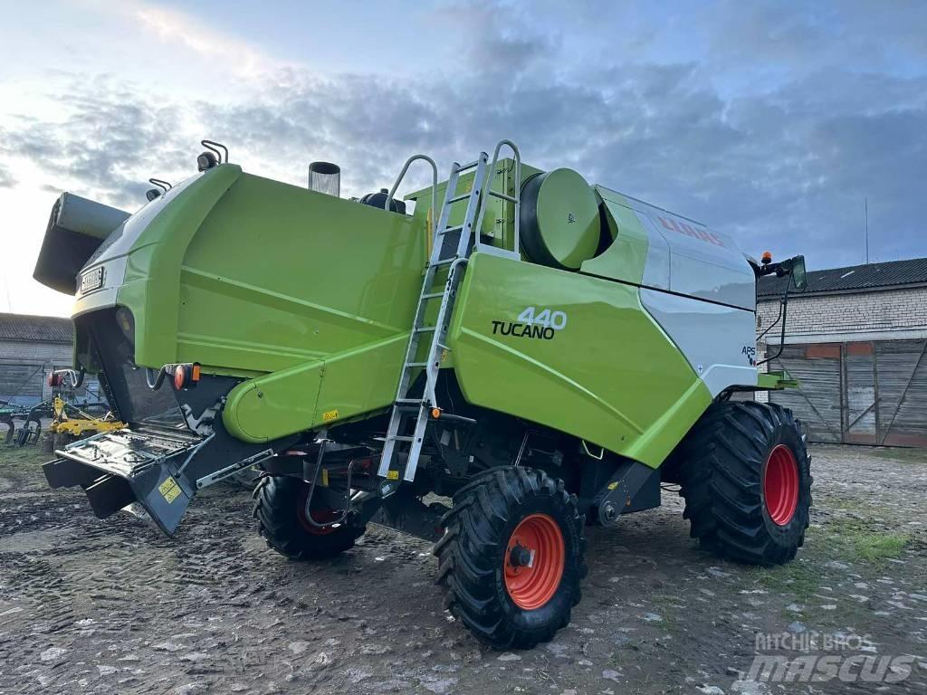 CLAAS Tucano 440 Combine harvesters