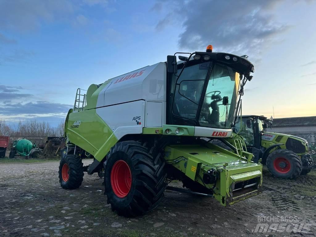 CLAAS Tucano 440 Combine harvesters