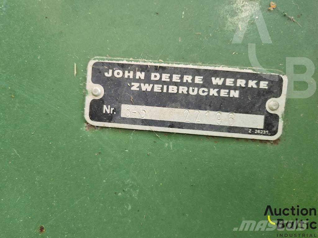 John Deere 935 Combine harvesters