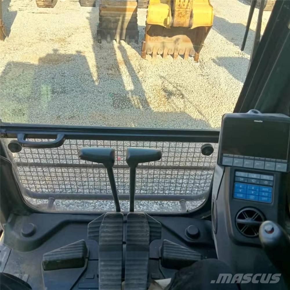 Komatsu PC450-8 Crawler excavators