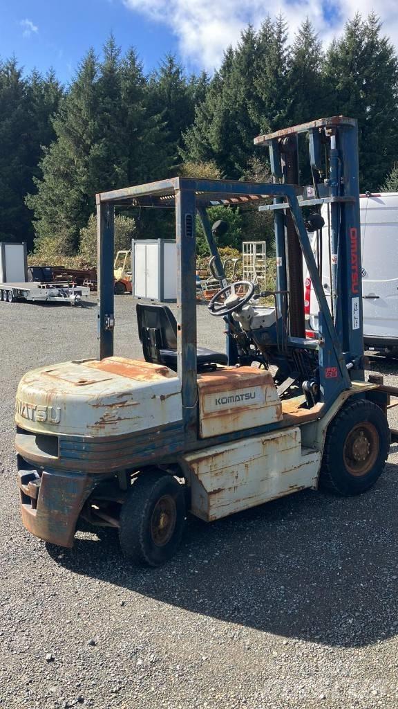 Komatsu FD25-11 Diesel trucks