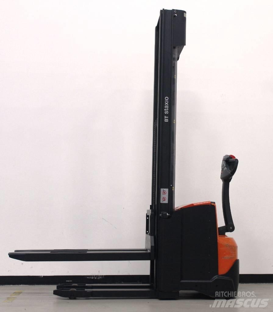 BT SWE 140 Pedestrian stacker
