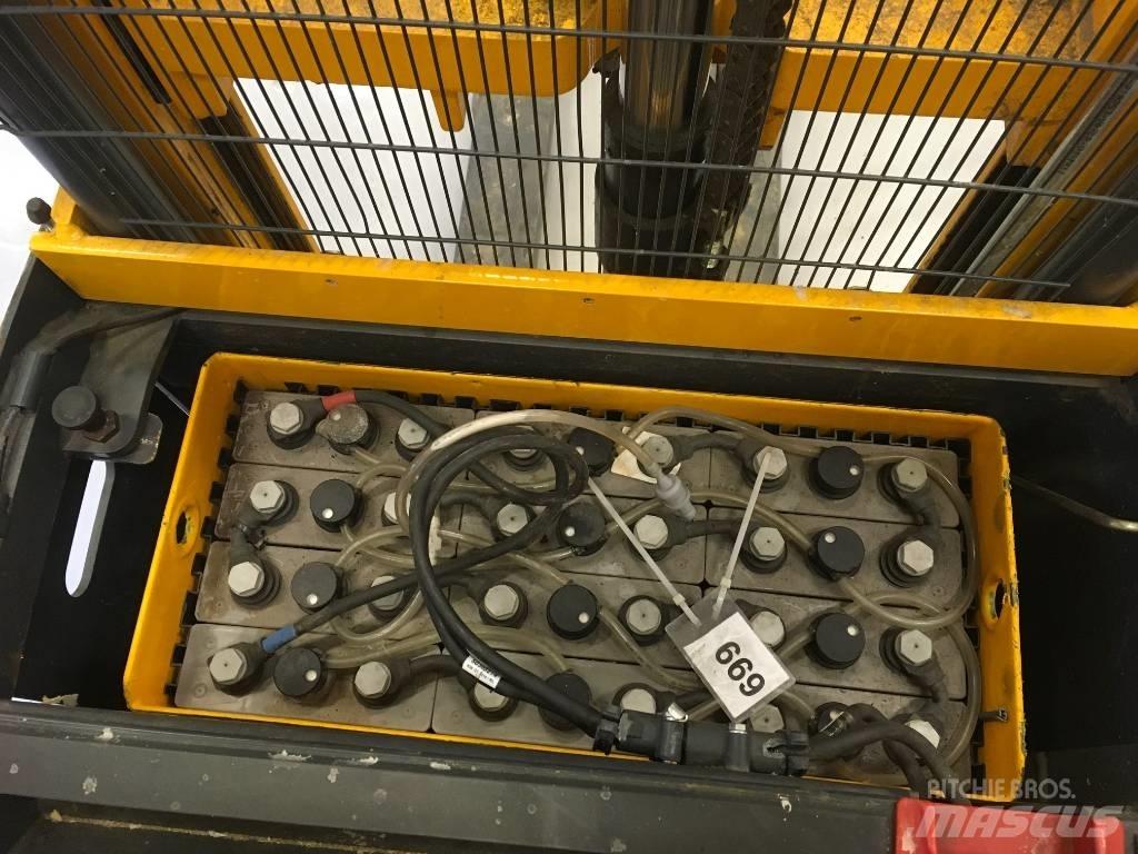 Jungheinrich EJC 212 Pedestrian stacker