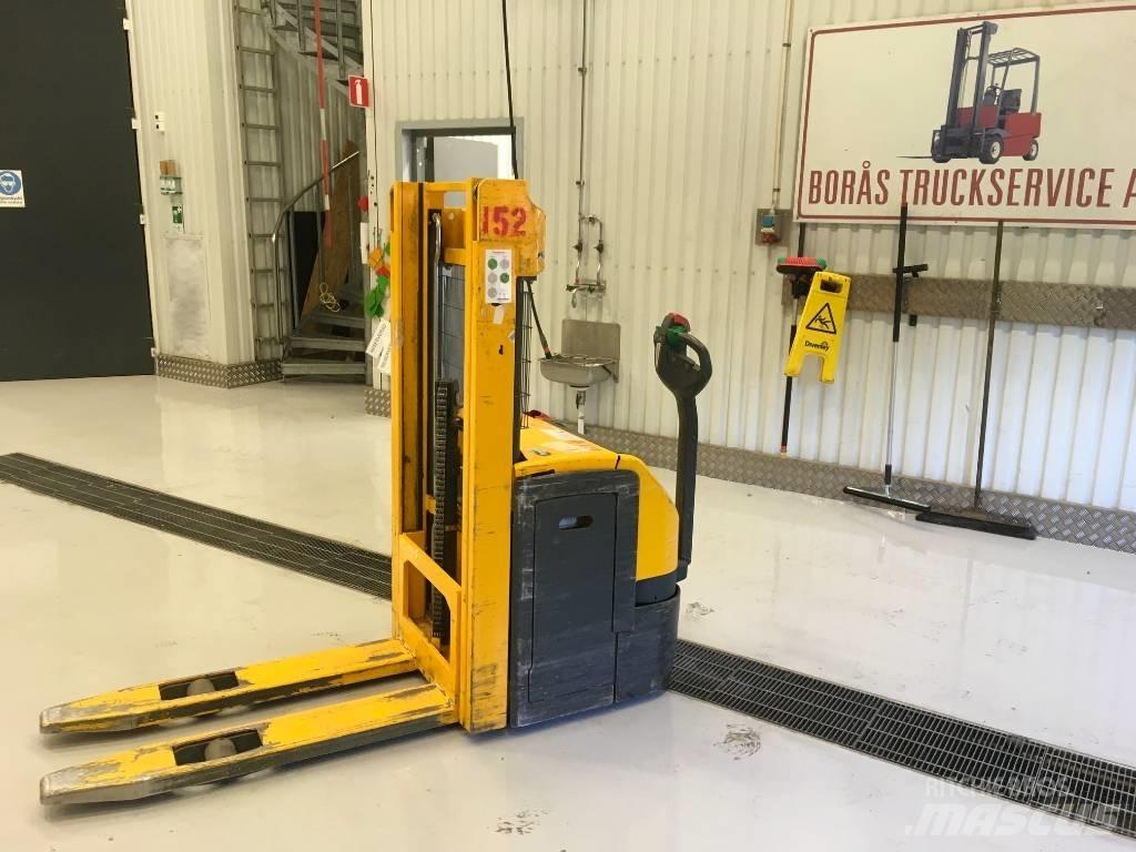 Jungheinrich EJC 212 Pedestrian stacker
