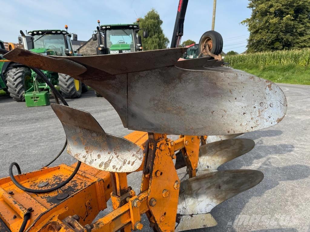 Huard 570 SUPER Reversible ploughs