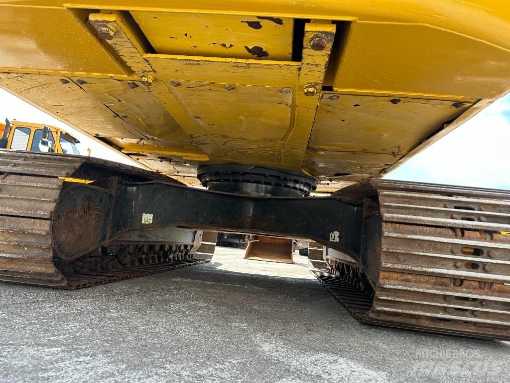 Komatsu PC210LC-11 Crawler excavators