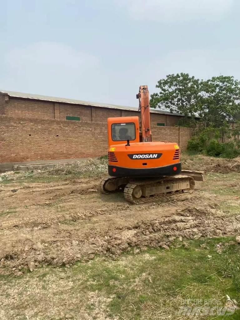 Doosan DX 80 Midi excavators  7t - 12t