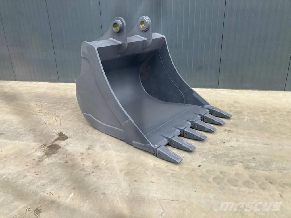 Hitachi ZX250 Buckets