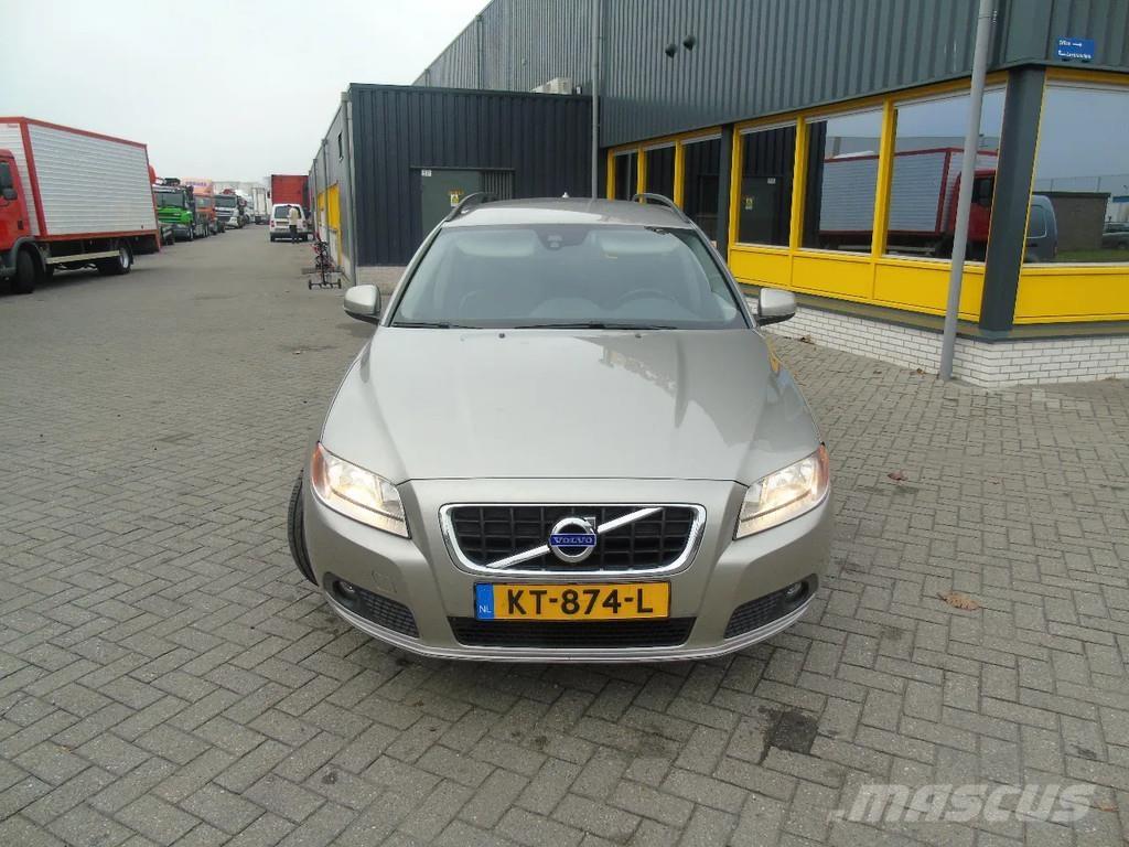 Volvo V70 + manual Cars