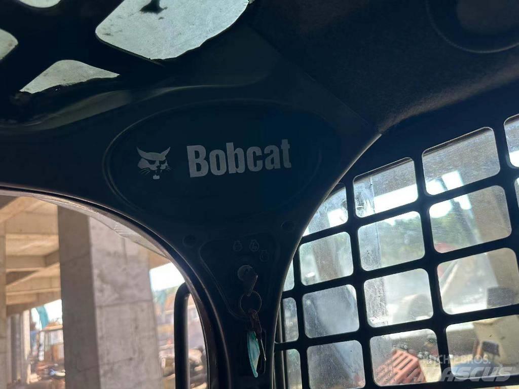 Bobcat S750 Skid steer loaders