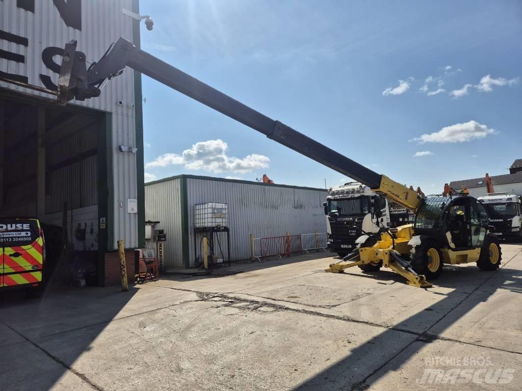 New Holland LM1445 Telescopic handlers